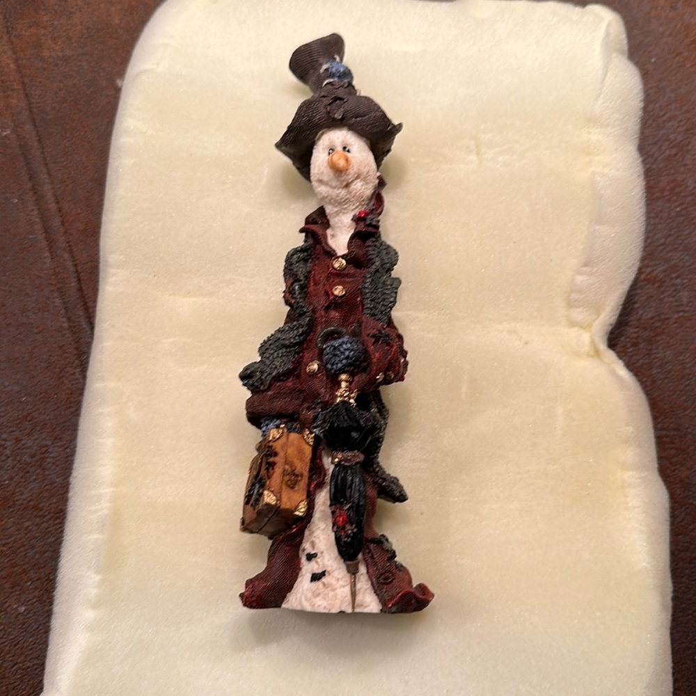 Boyd’s Bear resin figure. ‘Northbound Willie’.